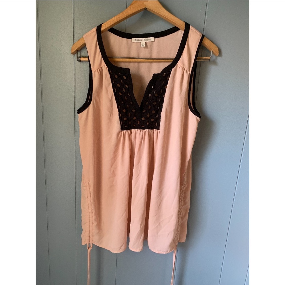 🖤 3/ $10 blush & black tunic